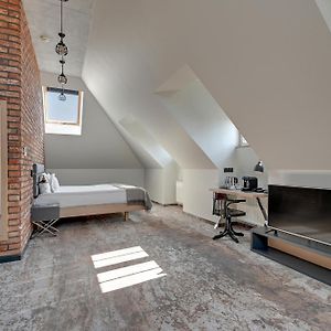 Pokój z łóżkiem king-size na górnym piętrze